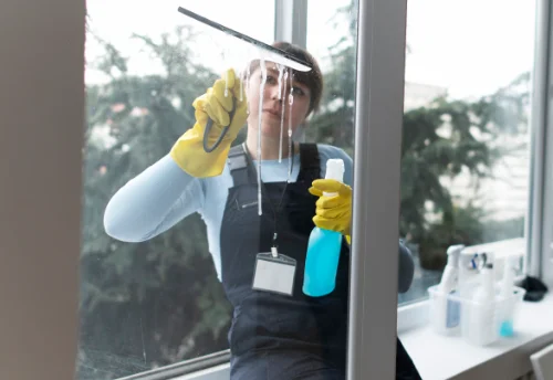 Nettoyage de vitres intérieures et extérieures à Quemper-Guézennec